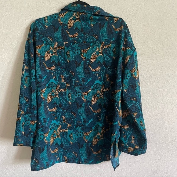 Shein paisley cheetah button down blouse Medium wide sleeve dropped shoulder - Picture 11 of 11
